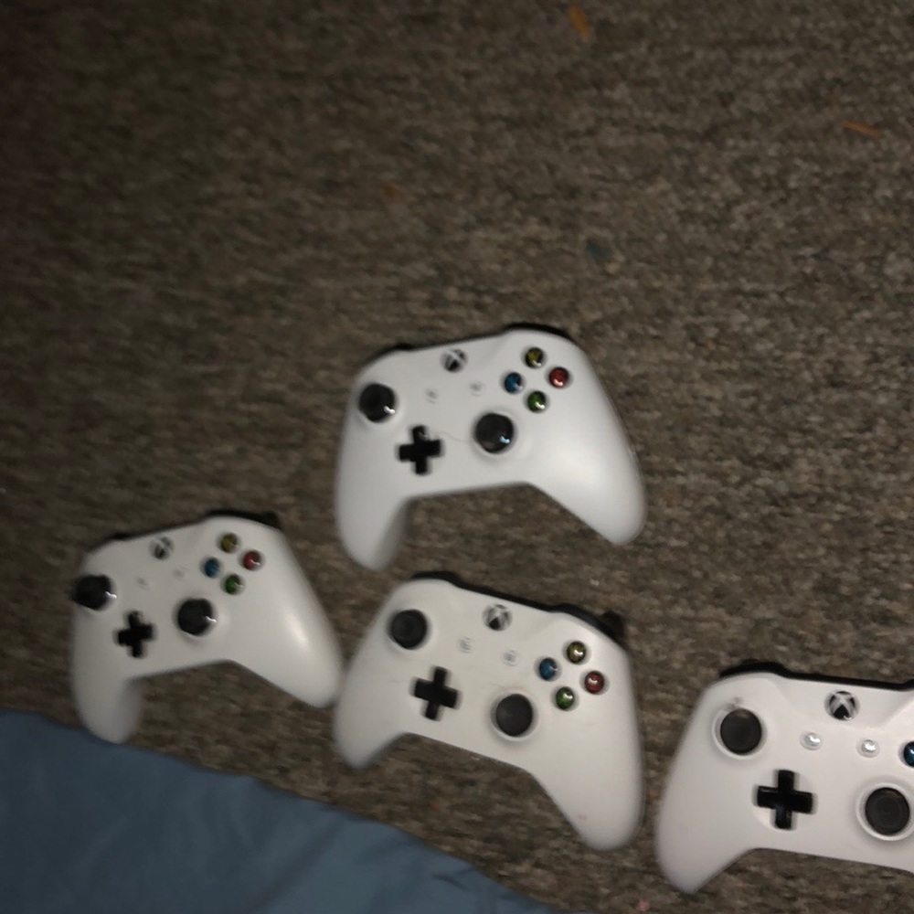 4 great condition white Xbox controllers